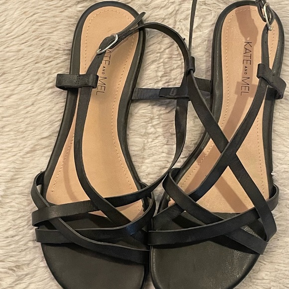 Kate and Mel Sandals 9 - New - Picture 3 of 3